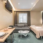 Piazza Luxury * 티라나