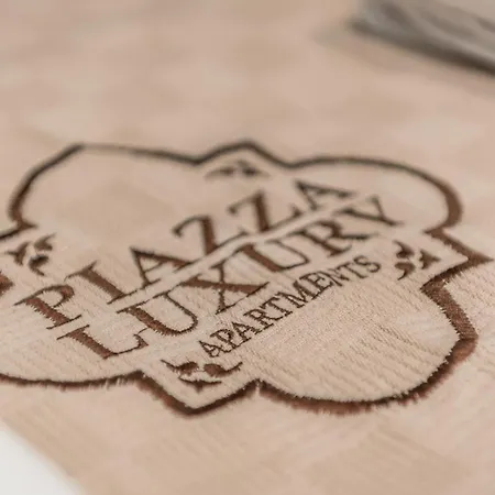 Piazza Luxury * ティラナ