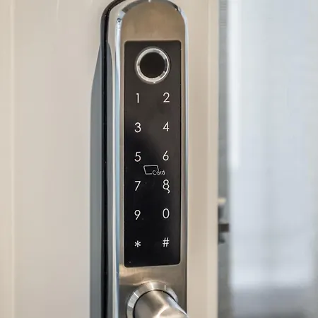 Piazza Luxury アパート ティラナ