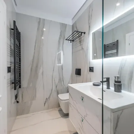 Piazza Luxury تيرانا