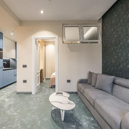 Piazza Luxury تيرانا