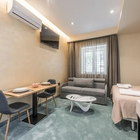 Piazza Luxury * تيرانا