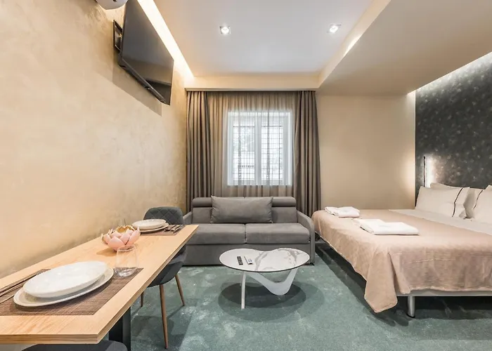 Piazza Luxury * ティラナ