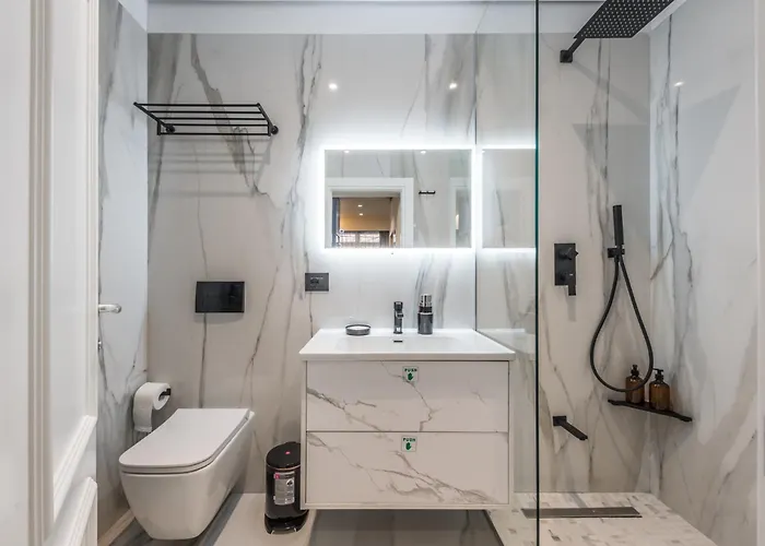 アパート Piazza Luxury ティラナ