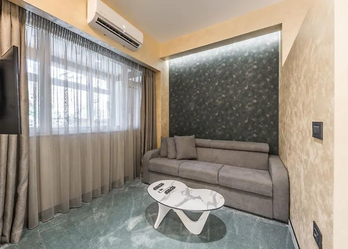 Piazza Luxury * Tirana