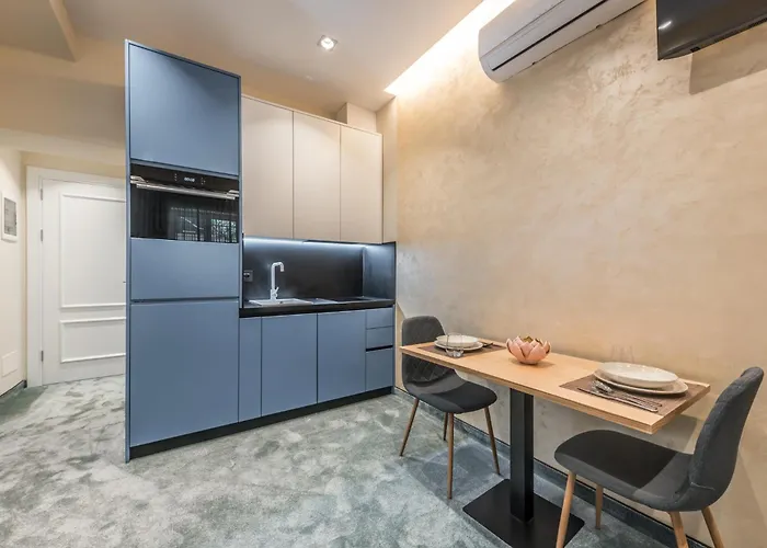 Piazza Luxury ティラナ