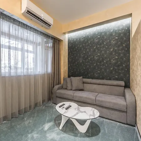 Piazza Luxury * Tiran