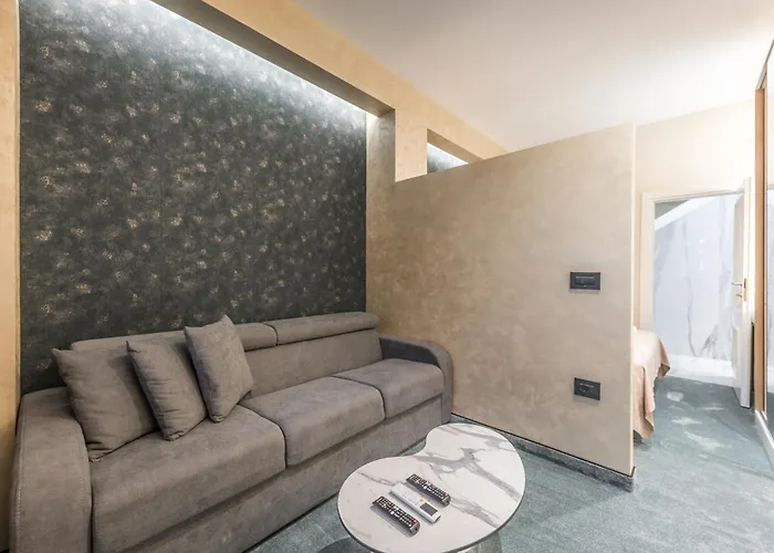 Piazza Luxury 地拉那