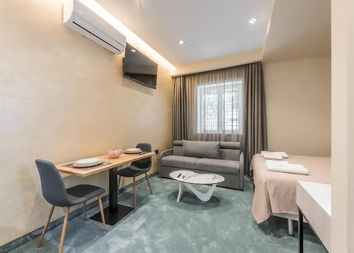 Piazza Luxury * 地拉那