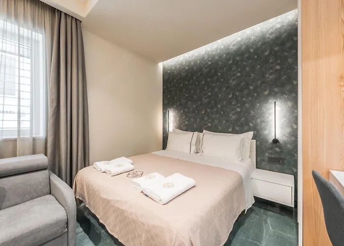 Piazza Luxury 地拉那