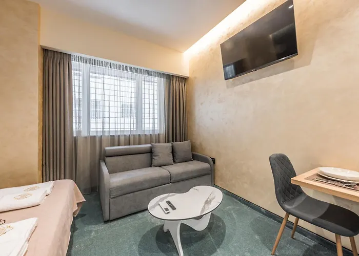 Piazza Luxury 地拉那