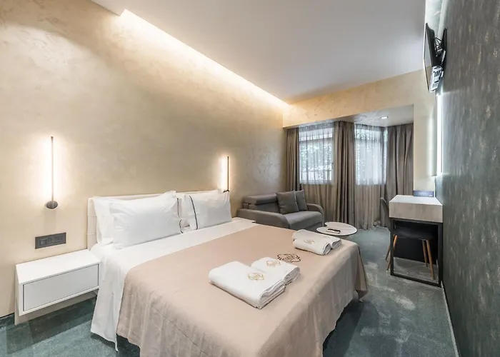 Piazza Luxury * 地拉那