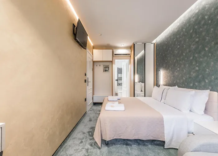 Piazza Luxury 地拉那